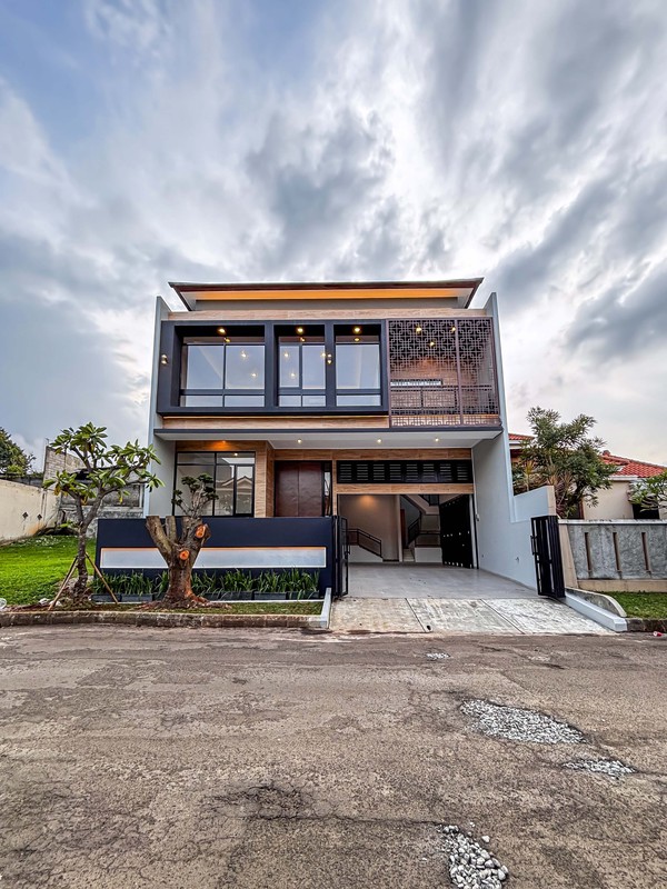 Rumah Mewah dan Modern 2 Lantai Ada Kolam Berenang @Bintaro