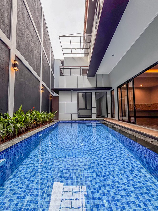 Rumah Mewah dan Modern 2 Lantai Ada Kolam Berenang @Bintaro