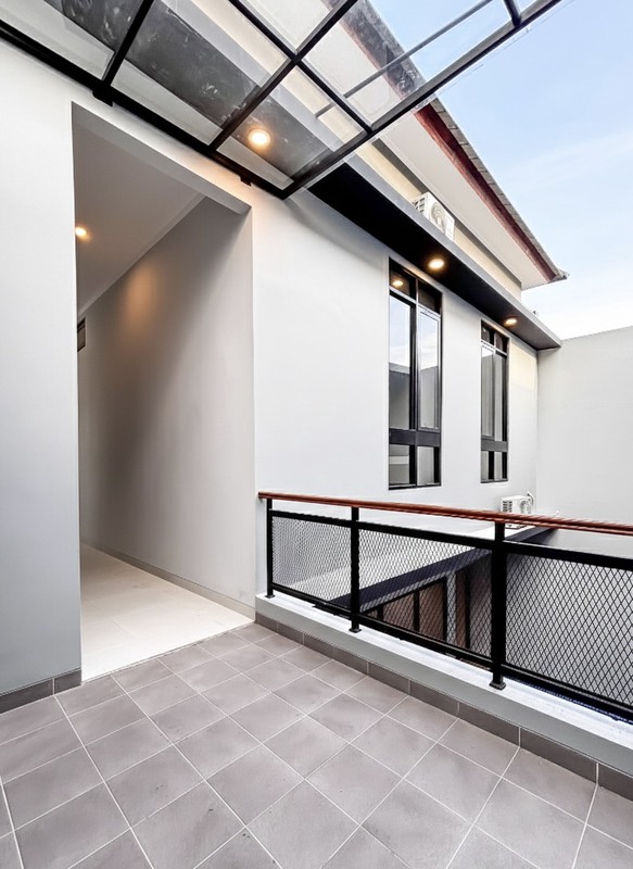 Rumah Mewah dan Modern 2 Lantai Ada Kolam Berenang @Bintaro