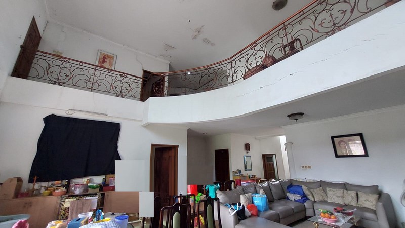 Rumah 2 Lantai, Bangunan kokoh, Lokasi strategis di Bintaro- Jaksel