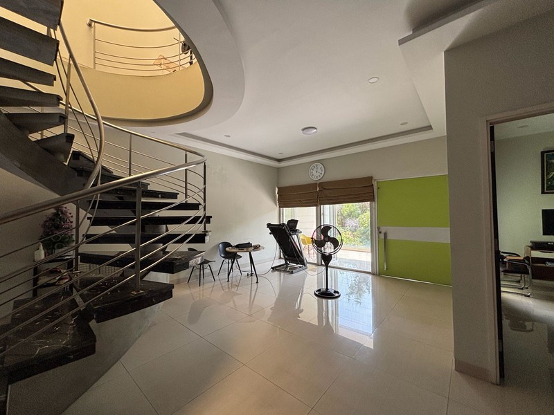 Rumah hunian mewah, nyaman, asri, dalam komplek dengan penjagaan 24 Jam