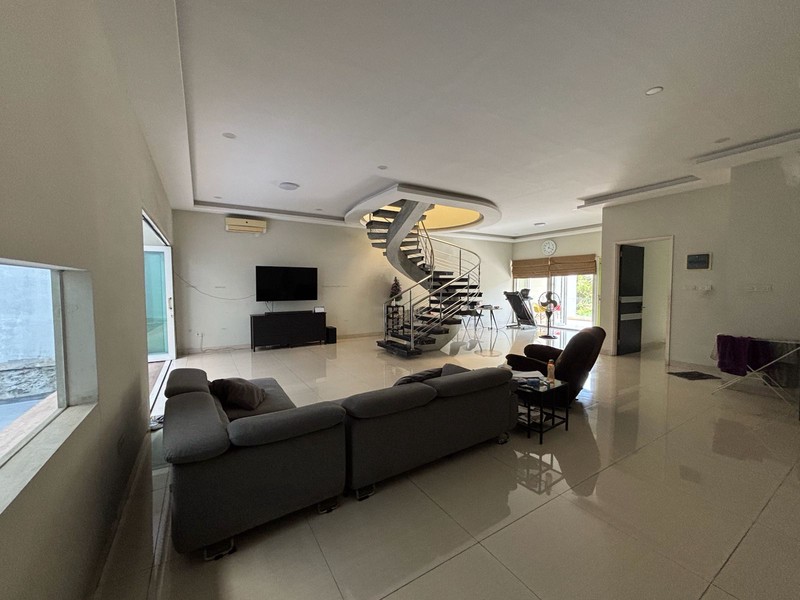 Rumah hunian mewah, nyaman, asri, dalam komplek dengan penjagaan 24 Jam