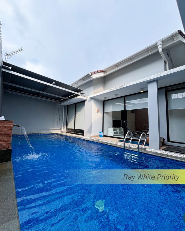 Rumah Brand New Minimalis Modern dengan Kolam Renang Pribadi - Komplek DPR Tangerang Selatan