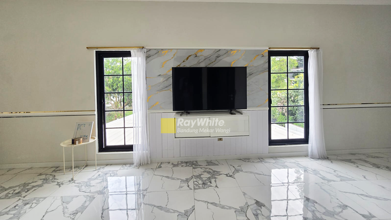 Rumah Lux American Modern di sayap Setiabudi