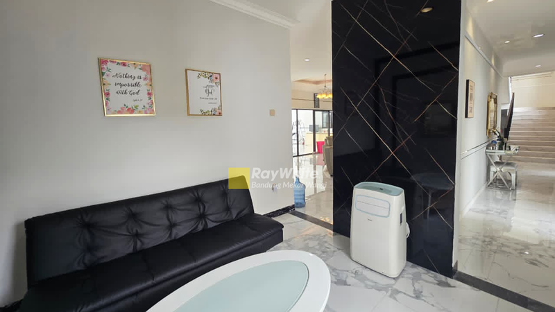 Rumah Lux American Modern di sayap Setiabudi