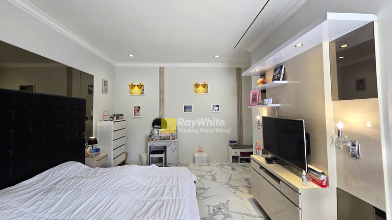 Rumah Lux American Modern di sayap Setiabudi