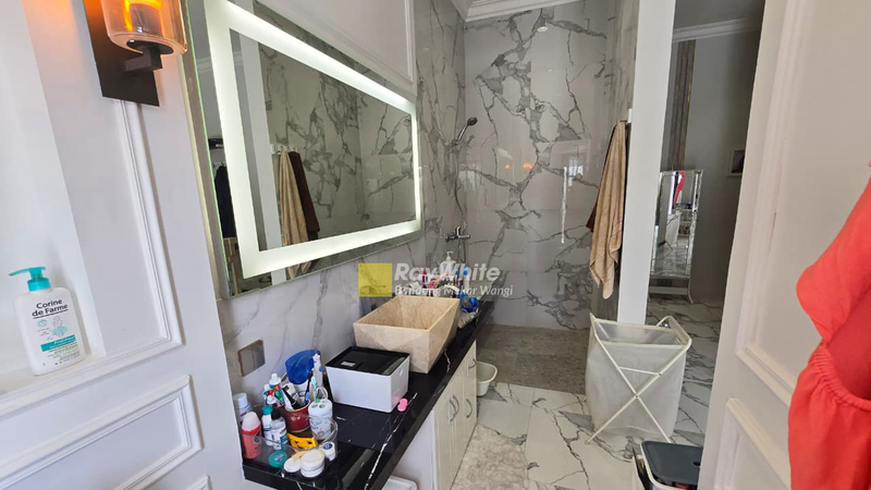 Rumah Lux American Modern di sayap Setiabudi