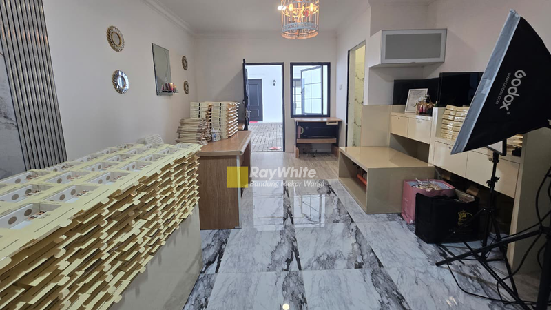 Rumah Lux American Modern di sayap Setiabudi