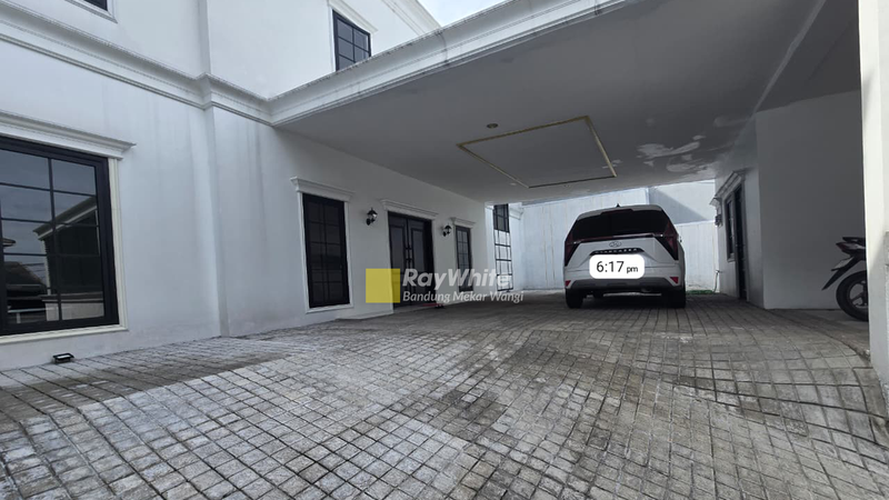 Rumah Lux American Modern di sayap Setiabudi