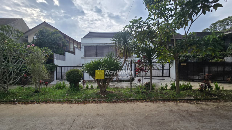 Rumah Lux American Modern di sayap Setiabudi