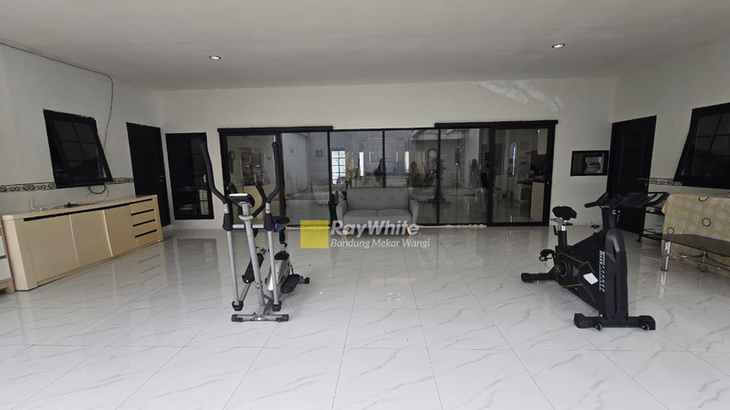 Rumah Lux American Modern di sayap Setiabudi