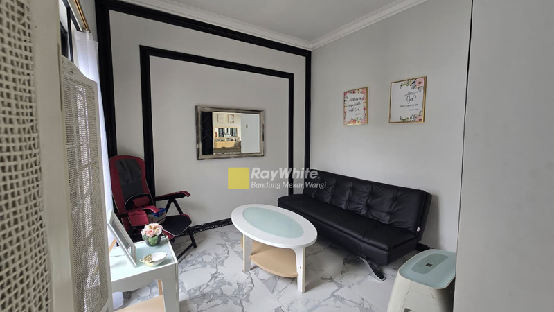 Rumah Lux American Modern di sayap Setiabudi