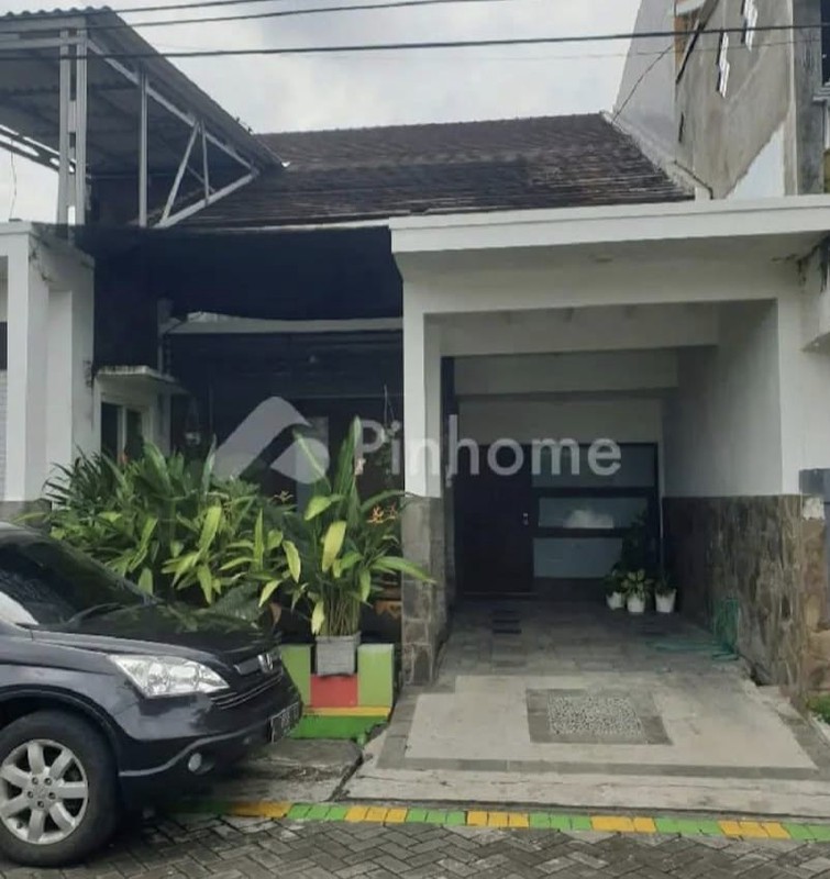 2012. Wisma Lidah Kulon, Lakarsantri, Kota Surabaya.