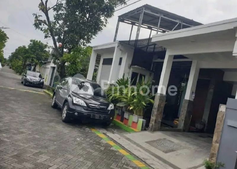 2012. Wisma Lidah Kulon, Lakarsantri, Kota Surabaya.