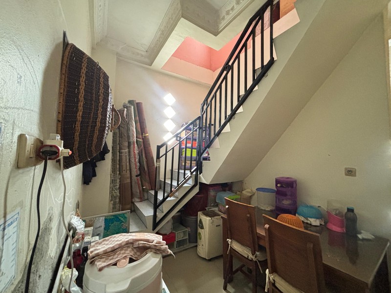 Rumah Posisi Lebih Tinggi dari Jalan di Cijantung Jakarta Timur