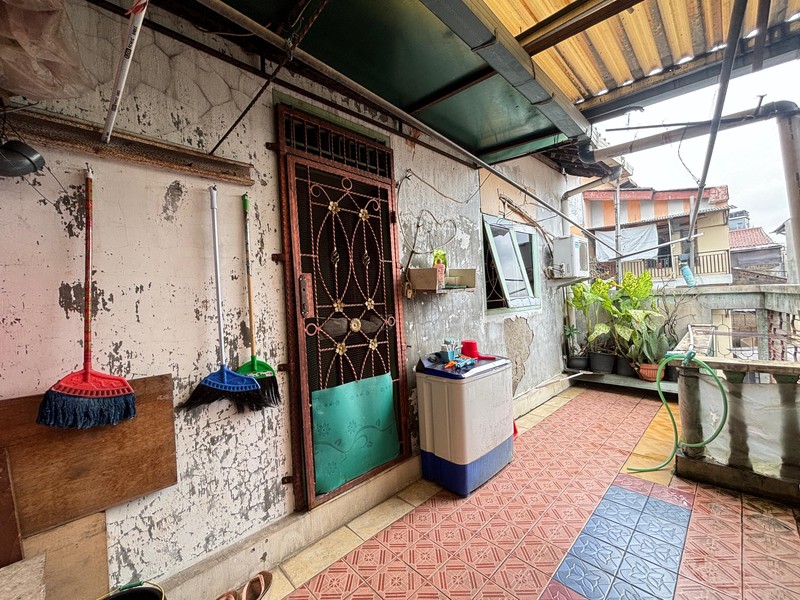 Rumah Posisi Lebih Tinggi dari Jalan di Cijantung Jakarta Timur