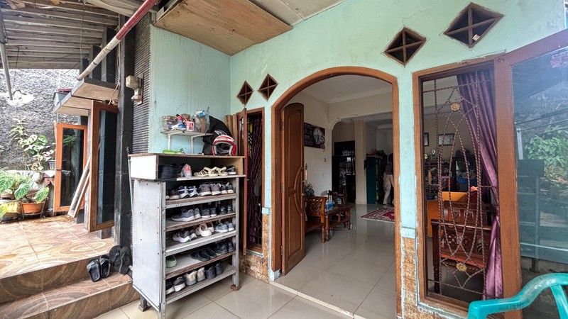 Rumah Posisi Lebih Tinggi dari Jalan di Cijantung Jakarta Timur