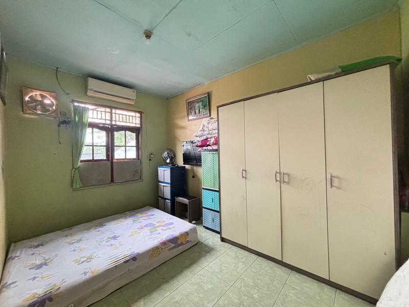 Rumah Posisi Lebih Tinggi dari Jalan di Cijantung Jakarta Timur