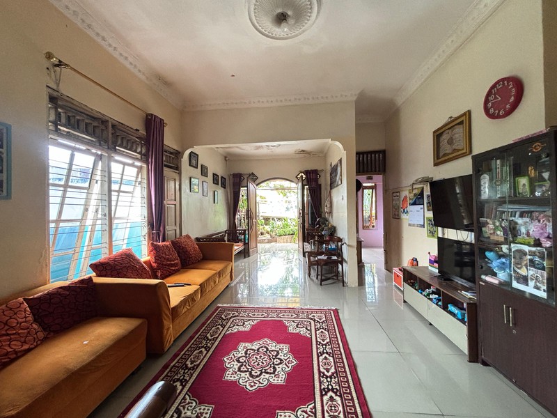 Rumah Posisi Lebih Tinggi dari Jalan di Cijantung Jakarta Timur