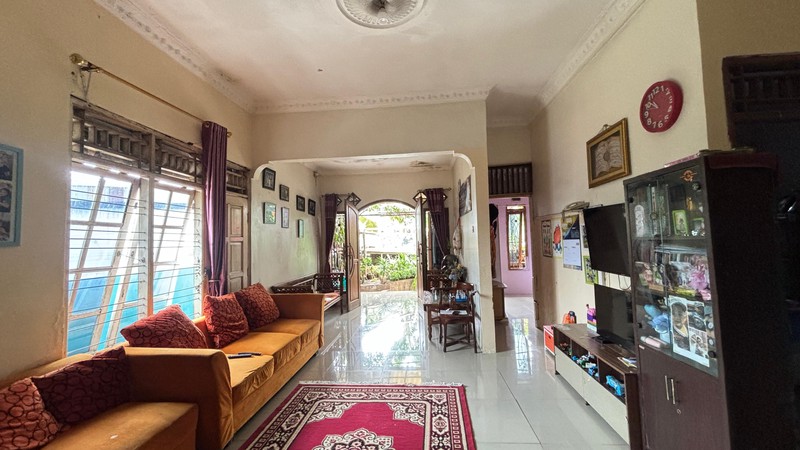 Rumah Posisi Lebih Tinggi dari Jalan di Cijantung Jakarta Timur