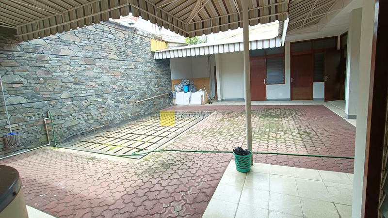 Rumah Klasik Bisa untuk usaha Suryani