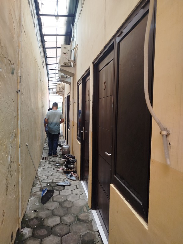 JUAL RUGI LUNASIN KPR , RUMAH KOS KUTISARI SELATAN