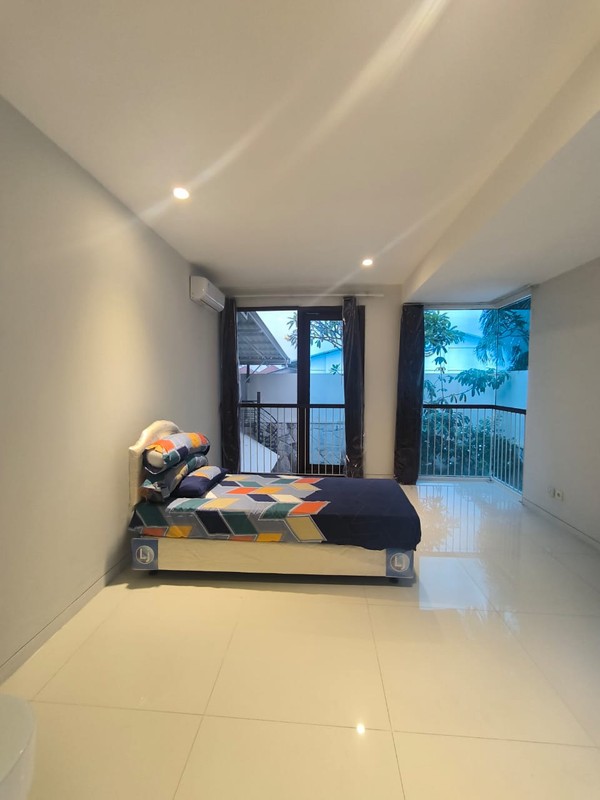 DIJUAL RUMAH FULL FURNISHED PALM HILL CITRALAND SURABAYA BARAT
