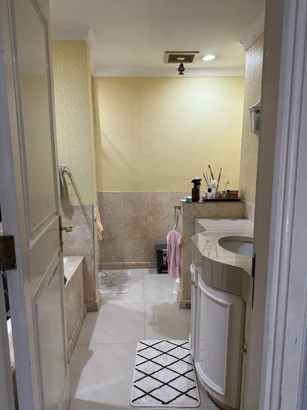 Dijual apartemen Istana Sahid 3BR lokasi strategis, view bagus untuk hunian maupun investasi di jakarta pusat