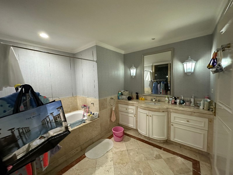 Dijual apartemen Istana Sahid 3BR lokasi strategis, view bagus untuk hunian maupun investasi di jakarta pusat