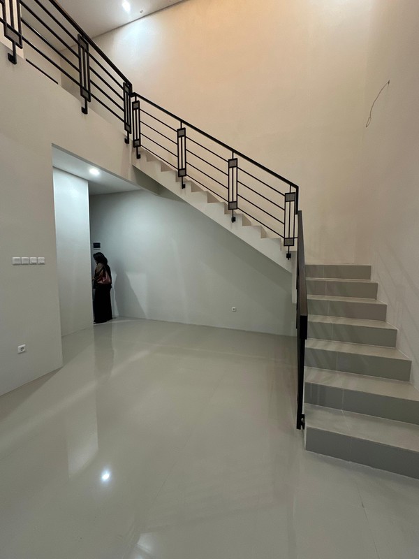 Rumah minimalis, 2 lantai  dekat Fresh Market Emerald Bintaro