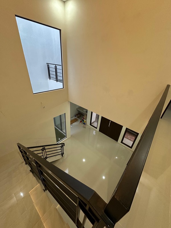 Rumah minimalis, 2 lantai  dekat Fresh Market Emerald Bintaro