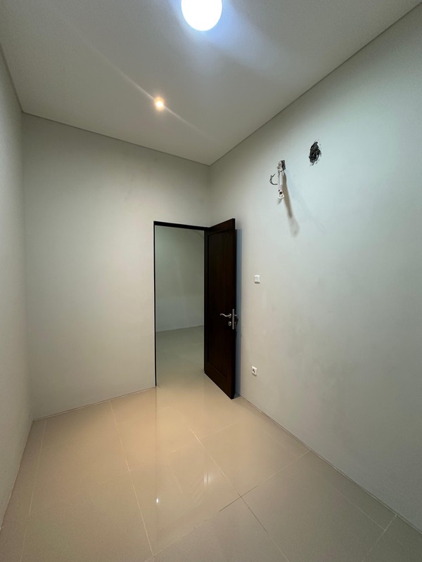 Rumah minimalis, 2 lantai  dekat Fresh Market Emerald Bintaro