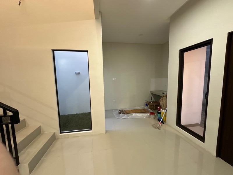 Rumah minimalis, 2 lantai  dekat Fresh Market Emerald Bintaro