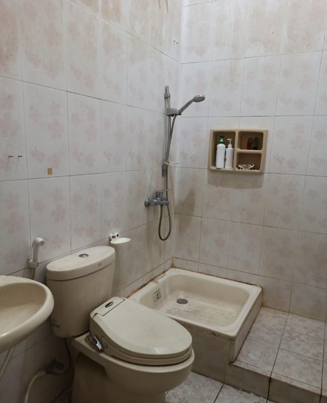 Rumah 2 Lantai Griyaloka Raya,  Dekat pasar modern, Stasiun Rawa Buntu, pintU toll BSD 