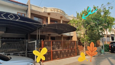 Rumah desain klasik di Gading Kirana Barat, Kelapa Gading. 9x17. Rapih. Terawat. Tersewa sampai mid May 2026