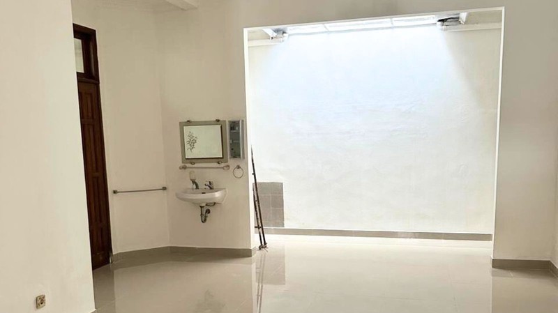 Rumah 2 Lantai di Jatiwaringin Asri Pondok Gede