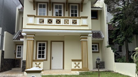 Rumah Siap Huni 2 Lantai Hadap Taman di Legenda Wisata Cibubur 