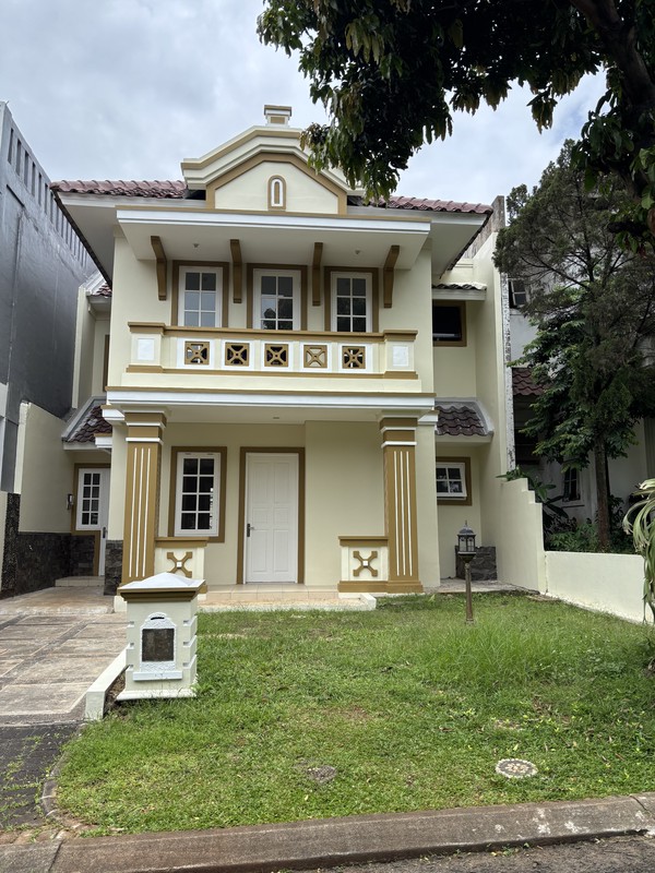 Rumah Siap Huni 2 Lantai Hadap Taman di Legenda Wisata Cibubur 