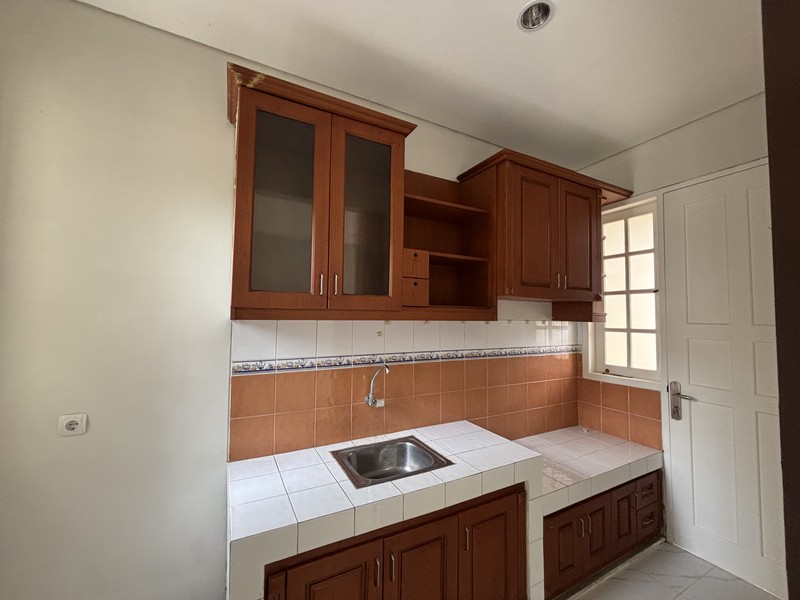 Rumah Siap Huni 2 Lantai Hadap Taman di Legenda Wisata Cibubur 