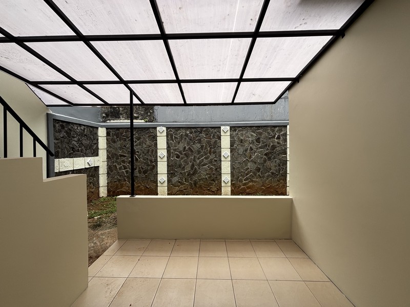 Rumah Siap Huni 2 Lantai Hadap Taman di Legenda Wisata Cibubur 