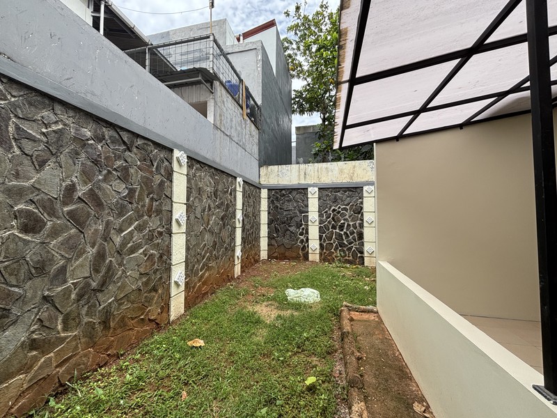 Rumah Siap Huni 2 Lantai Hadap Taman di Legenda Wisata Cibubur 