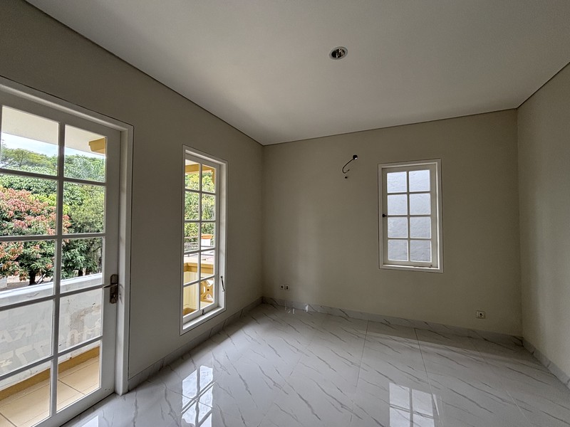 Rumah Siap Huni 2 Lantai Hadap Taman di Legenda Wisata Cibubur 