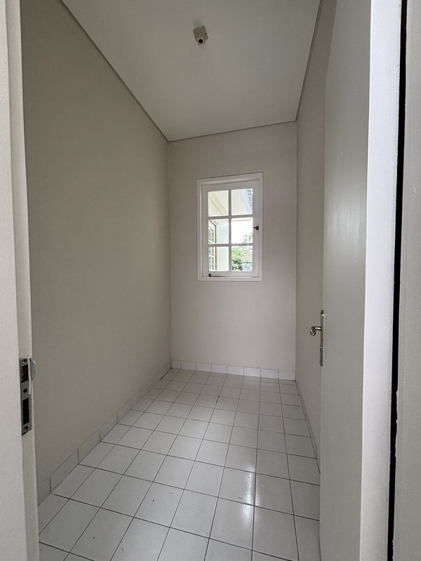 Rumah Siap Huni 2 Lantai Hadap Taman di Legenda Wisata Cibubur 