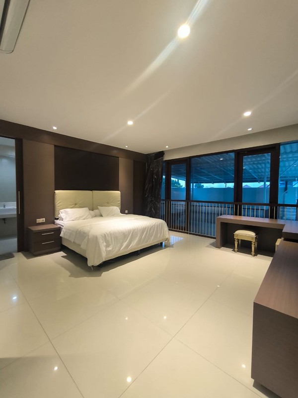 DIJUAL/SEWAKAN RUMAH PALM HILL CITRALAND SURABAYA