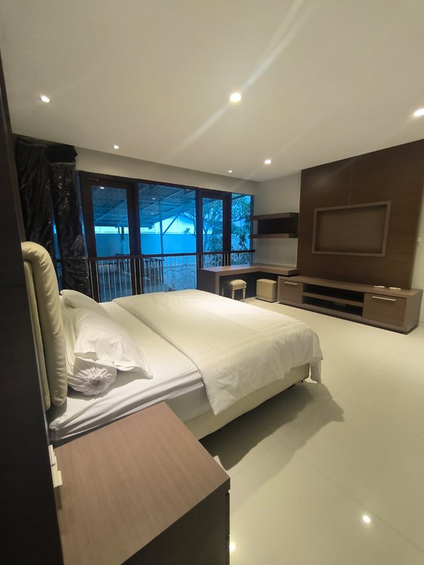 DIJUAL/SEWAKAN RUMAH PALM HILL CITRALAND SURABAYA