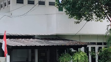 Rumah 2 Lantai, Bangunan kokoh, Rapih dan Nyaman Lokasi strategis di Bintaro 