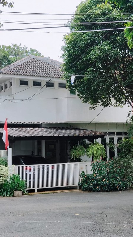 Rumah 2 Lantai, Bangunan kokoh, Rapih dan Nyaman Lokasi strategis di Bintaro 