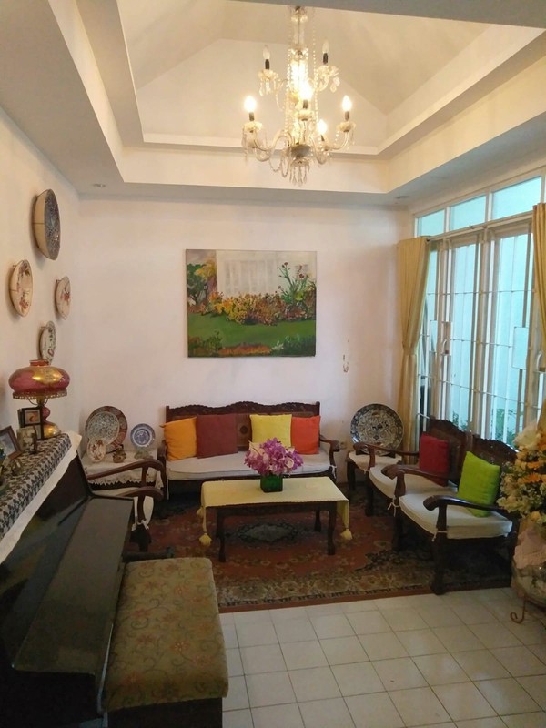 Rumah 2 Lantai, Bangunan kokoh, Rapih dan Nyaman Lokasi strategis di Bintaro 