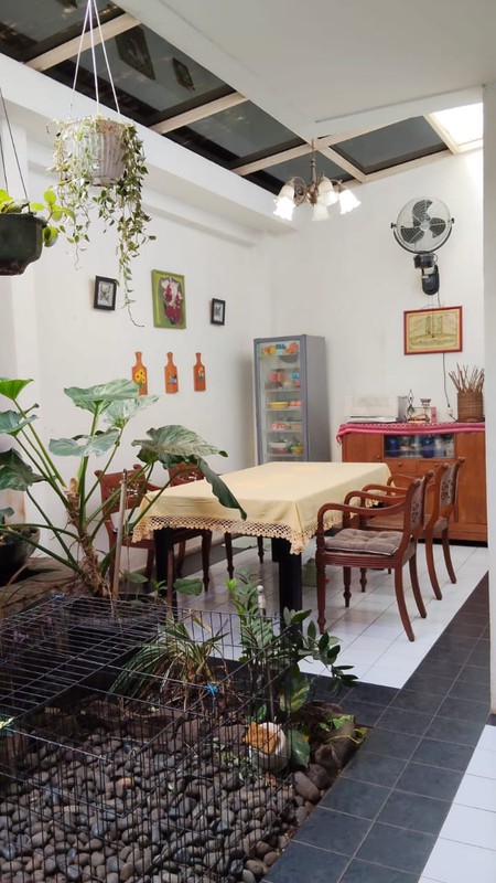 Rumah 2 Lantai, Bangunan kokoh, Rapih dan Nyaman Lokasi strategis di Bintaro 