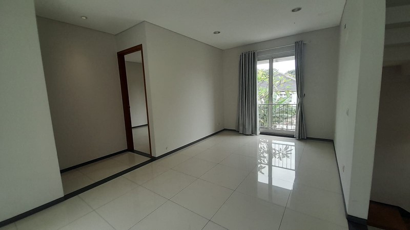 Sewa Rumah Mewah Dukuh Patra 400m² - Kolam Renang Pribadi, Dekat Kuningan, Ideal untuk Ekspatriat & Diplomat